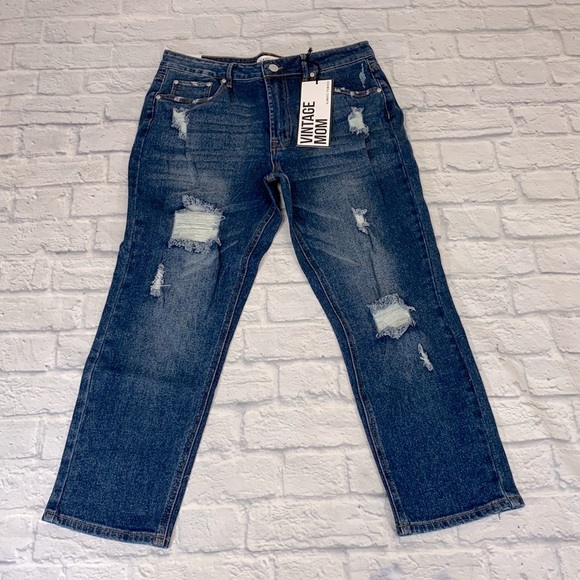Almost Famous Vintage Mom Jeans Distressed Sz 13 Medium wash denim Stretch NWT - Picture 1 of 12